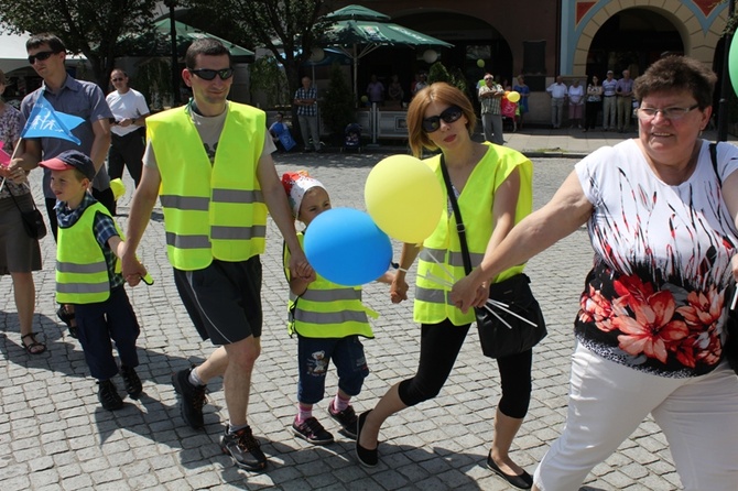 Rodzinny polonez na Marszu dla Życia i Rodziny