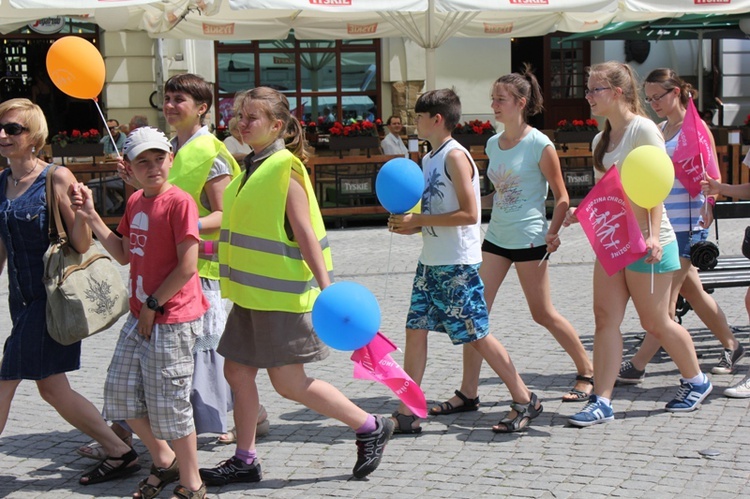 Rodzinny polonez na Marszu dla Życia i Rodziny