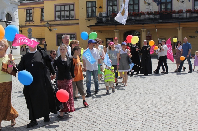 Rodzinny polonez na Marszu dla Życia i Rodziny