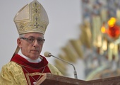 Abp Wiktor Skworc wygłasza homilię