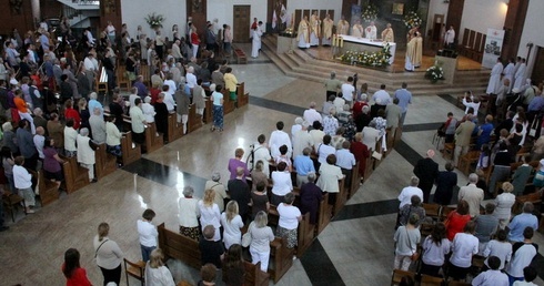 Czerwiec jest w parafiach miesiącem pożegnań i powitań. W tym roku miejsce posługi zmieni 67 wikariuszy naszej archidiecezji.