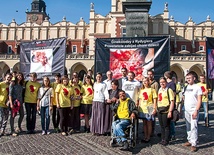 Podczas pobytu Mary Wagner w Polsce jesienią ub. roku fundacja zorganizowała na Rynku Głównym pikietę z jej udziałem