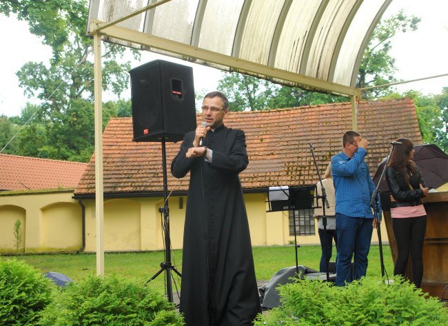 Pielgrzymka rodzin i szafarzy Komunii świętej do Rud cz. 2