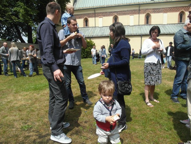 Pielgrzymka rodzin i szafarzy Komunii świętej do Rud cz. 2