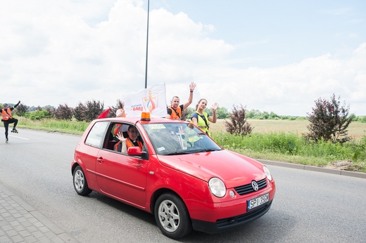 Pielgrzymka na rolkach i hulajnogach