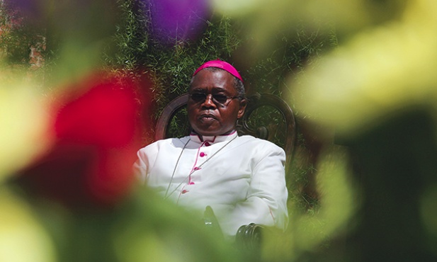  Biskup z Tanzanii był gościem na godzinie młodzieżowej podczas męskiej pielgrzymki do Piekar Śl.