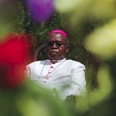  Biskup z Tanzanii był gościem na godzinie młodzieżowej podczas męskiej pielgrzymki do Piekar Śl.