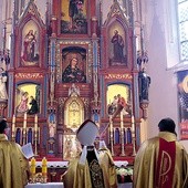  Odrestaurowany obraz znajduje się w zrekonstruowanym ołtarzu głównym kościoła