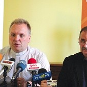 Ks. Robert Kowalski i Krzysztof Sokołowski mówili, kto może skorzystać ze wsparcia