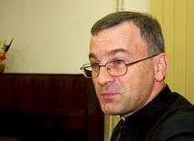 Ksiądz Sylwester Jaśkiewicz jest specjalistą w dziedzinie teologii dogmatycznej