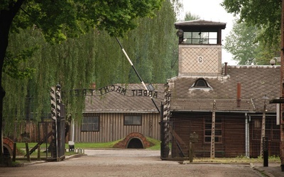 Dwaj Anglicy próbowali okraść Auschwitz 