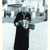 Jedno z ostatnich zdjęć trzebnickiego dziekana – z Krzyżem Komandorskim Orderu Odrodzenia Polski przyznanym przez ówczesnego prezydenta RP  Lecha Wałęsę
