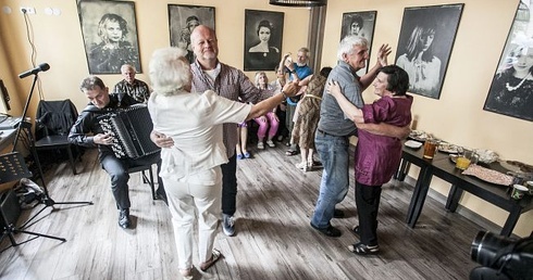 Mała czarna dla babci i wnuka