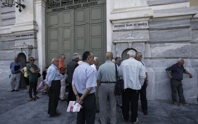 Bankomaty w Atenach zaczęły ponownie działać