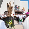 Pomnik św. Jana Pawła II – dar rodziny Sobutków