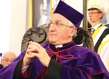 Powyżej: Nowy doktor honoris causa  jest 22. doktorem honorowym PWT