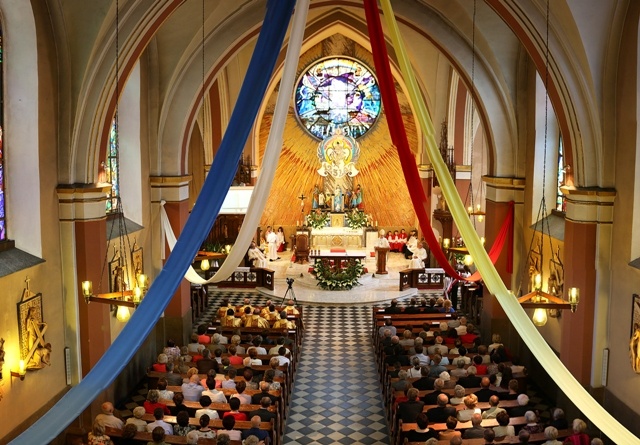 Jubileuszowa Eucharystia w kościele NMP Wspomożenia Wiernych