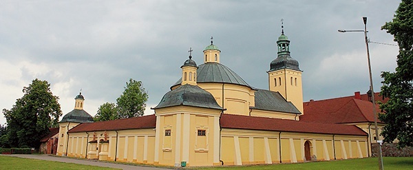 Od 1957 r. księża marianie opiekują się sanktuarium Matki Bożej Pokoju w Stoczku Klasztornym