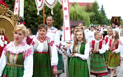 Nawiedzenie obrazu Matki Bożej Częstochowskiej  w Pniewie: pełne kurpiowskiej tradycji i żywej wiary  