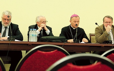 U góry: Debata odbyła się 23 czerwca w Domu Arcybiskupów Warszawskich