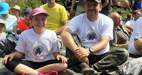 Wszystkie pokolenia wędrują w wakacyjne soboty na Ewangelizację w Beskidach