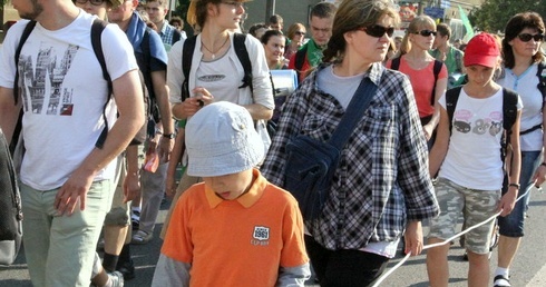 Rekolekcje w drodze przyciągają ludzi w różnym wieku