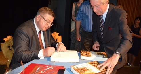 Błogosławiony, szpieg i aktor