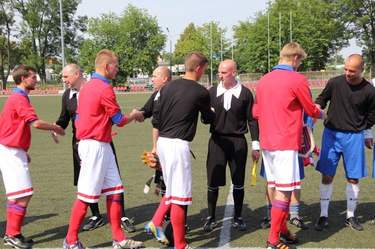 Mecz piłkarski retro w Łowiczu