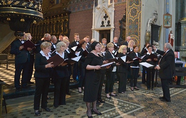  Chórzyści mieli okazję zaśpiewać koncert w lwowskiej katedrze