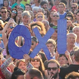 Co najmniej 50 tys. zwolenników głosowania na NIE – po grecku OXI – zebrało się w przeddzień referendum na placu Syntagma w Atenach