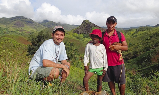 – Wszystkie kury będą się u nas czuły świetnie! – mówi o. Piotr Koman, który jest misjonarzem na Madagaskarze