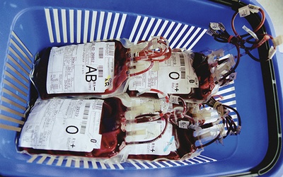 Naukowcy pracują  nad syntetyczną krwią.  Będzie jej pod dostatkiem  i będzie można ją podać  każdemu pacjentowi,  niezależnie od tego,  jaką ma grupę krwi