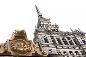 Dar Stalina wbrew woli mieszkańców na dziesięciolecia  stał się symbolem Warszawy