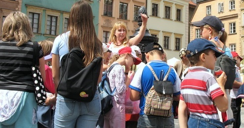 W serwisie: www.wypoczynek.men.gov.pl rodzice mogą sprawdzić, czy kolonia lub obóz zostały zgłoszone do kuratirum