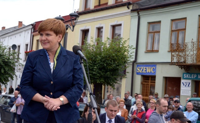 Beata Szydło na Rynku Wielkim w Szydłowcu