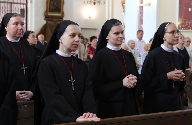 Śluby wieczyste sióstr ze Zgromadzenia Jezusa Miłosiernego