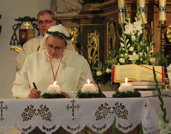 Śluby wieczyste sióstr ze Zgromadzenia Jezusa Miłosiernego