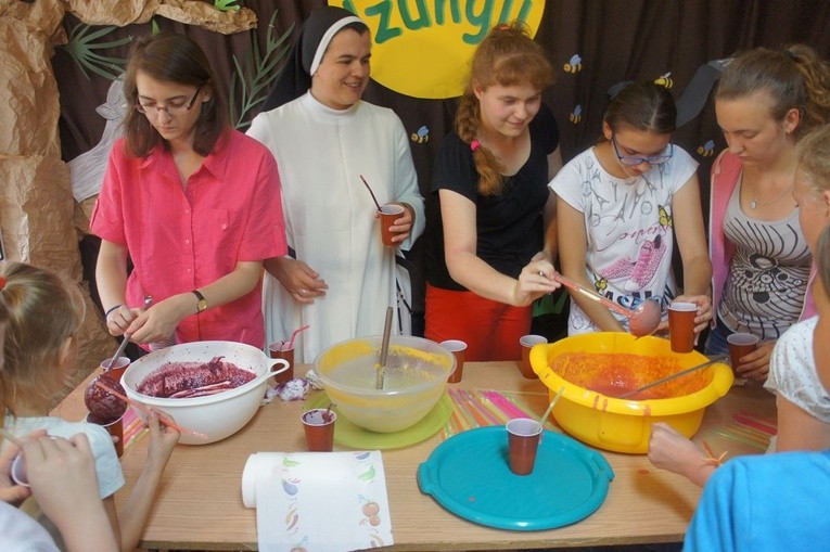 Oratorium Letnie u Sióstr Dominikanek  pt. „W krainie Dżungli” cz. 4