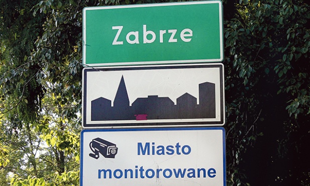  Nazwa funkcjonuje z 30-letnią przerwą, kiedy to miasto  nazywało się Hindenburg