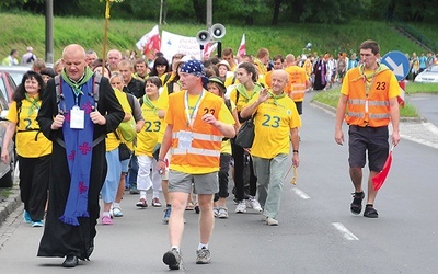  Proszą, dziękują, przepraszają, modlą się za siebie i za innych – ilu pielgrzymów, tyle intencji zabieranych w drogę do Częstochowy