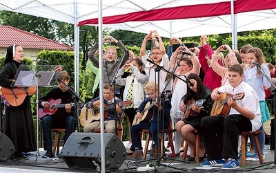  Okazją do wspólnego świętowania jubileuszu była Rodzinna Parafiada