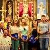  Młodzi pątnicy w sanktuarium św. Jakuba w Szczyrku