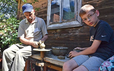  W Łążku Garncarskim wyrób garnków to tradycja przekazywana z pokolenia na pokolenie
