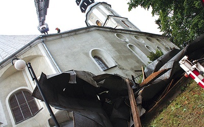  Wiatr zerwał m.in. kilkaset metrów kw. dachu z kościoła Bożego Ciała