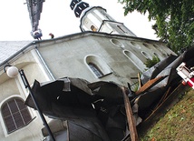  Wiatr zerwał m.in. kilkaset metrów kw. dachu z kościoła Bożego Ciała