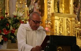 Bp Tadeusz Kusy z ministrantami-seniorami