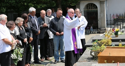 Ostatnie pożegnanie artystki na bialskim cmentarzu