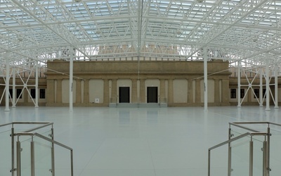 Symetria w bieli - Pawilon Czterech Kopuł