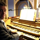 Godzinny koncert organowy w wykoaniu Adam Klareckiego spotkał się z entuzjastycznym przyjęciem publiczności