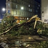 Premier zapowiada pomoc dla ofiar nawałnic